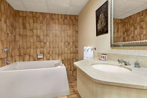 Studio Suite, 2 Queen Beds, Non Smoking (Stair Access Only) | Bathroom | Free toiletries, hair dryer, bathrobes, towels