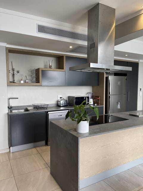 Luxury Penthouse | Private kitchen | Full-size fridge, microwave, oven, dishwasher