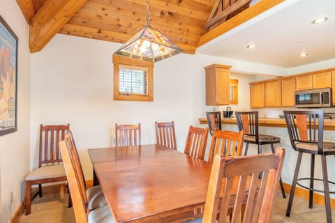 House (4 Bedrooms) | Exterior