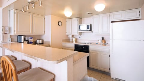 Penthouse, Balcony, Ocean View | Private kitchen | Full-size fridge, microwave, oven, stovetop