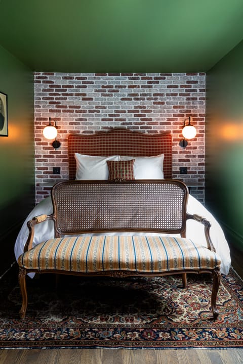 Joe's Tavern | Individually decorated, individually furnished, free WiFi, bed sheets