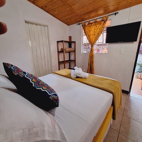 Family Triple Room, Multiple Beds, Ensuite, Courtyard View | Iron/ironing board, free WiFi