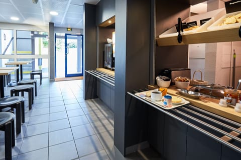 Daily buffet breakfast for a fee