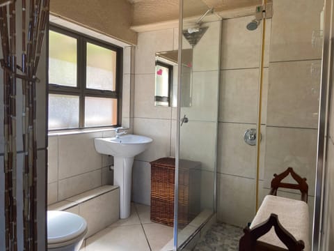 Room, 1 Bedroom, Balcony, Garden View | Bathroom amenities