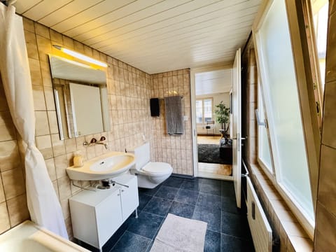 Apartment, 1 Bedroom, Smoking, Balcony | Bathroom