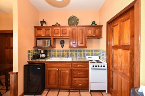 Suite, 1 Bedroom | Private kitchenette