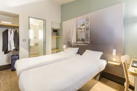 Twin Non-Smoking Room | Premium bedding, desk, soundproofing, free WiFi