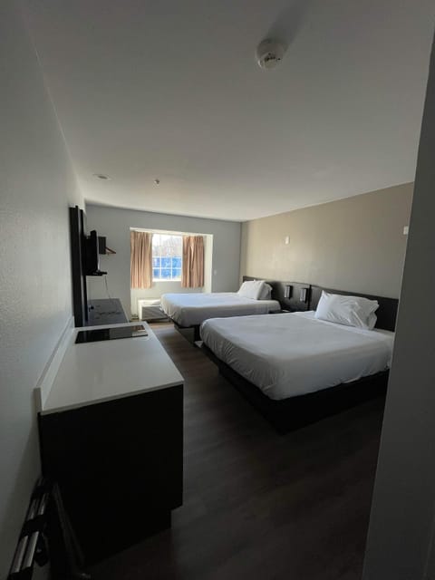 Pillowtop beds, blackout drapes, free WiFi, bed sheets