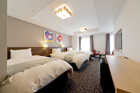 Deluxe Triple Room (with extra bed) | In-room safe, iron/ironing board, free WiFi, bed sheets