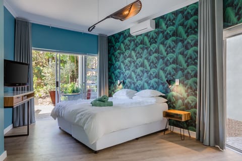 Egyptian cotton sheets, premium bedding, minibar, in-room safe