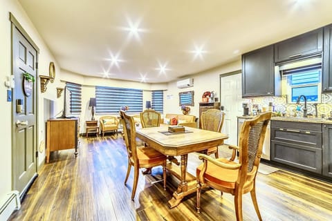 41-inch flat-screen TV with digital channels, TV, Netflix