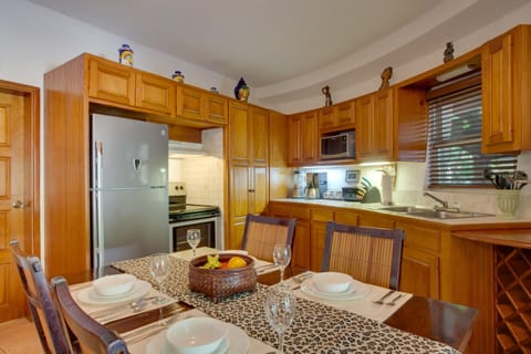 Suite | Private kitchen | Full-size fridge, microwave, stovetop, coffee/tea maker