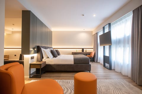 Junior Suite | Premium bedding, down comforters, minibar, in-room safe