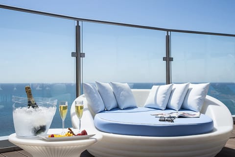 Poolside bar