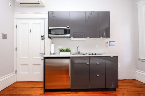 Standard Studio | Private kitchen | Mini-fridge, microwave, stovetop, coffee/tea maker