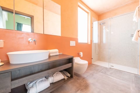 Free toiletries, hair dryer, bathrobes, towels