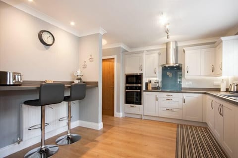 Fridge, dishwasher, cookware/dishes/utensils