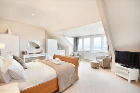 4 bedrooms, individually decorated, individually furnished, free WiFi