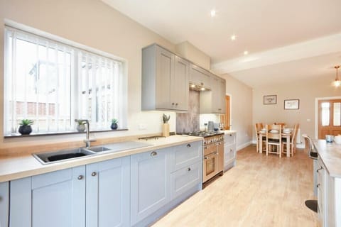 Fridge, dishwasher, cookware/dishes/utensils