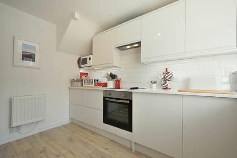 Fridge, cookware/dishes/utensils