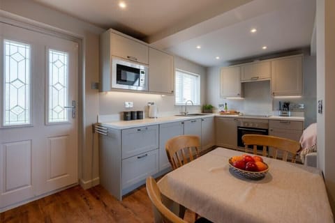 Fridge, dishwasher, cookware/dishes/utensils