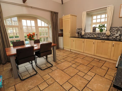 Cottage | Private kitchen | Fridge, dishwasher, cookware/dishes/utensils
