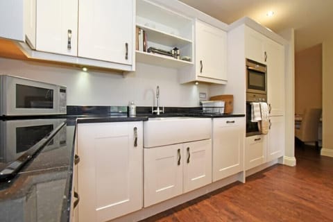 Fridge, dishwasher, cookware/dishes/utensils