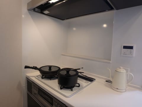 Basic House | Private kitchen | Full-size fridge, microwave, stovetop, rice cooker