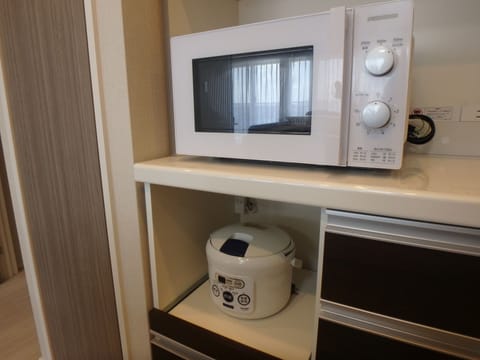 Basic House | Private kitchen | Full-size fridge, microwave, stovetop, rice cooker