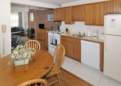 Townhome, 2 Bedrooms | Private kitchen | Full-size fridge, microwave, oven, stovetop