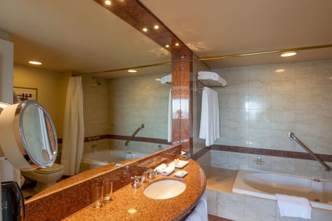 Junior Suite | Bathroom | Deep soaking tub, rainfall showerhead, free toiletries, hair dryer