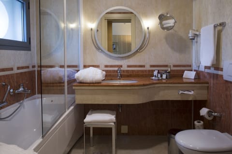 Deluxe | Bathroom | Shower, hair dryer, slippers, bidet