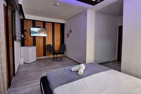 Double Room | Minibar, free WiFi, bed sheets