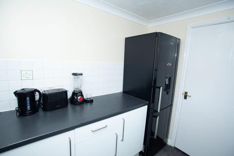 House | Private kitchen | Fridge, microwave, oven, stovetop