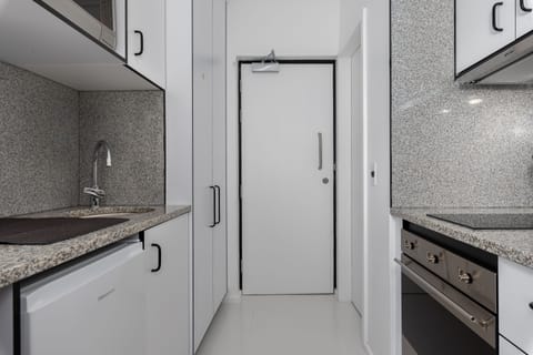 Grand Studio | Private kitchen | Fridge, microwave, oven, stovetop