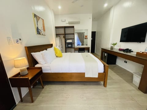 Standard Double Room | Premium bedding, down comforters, pillowtop beds, free minibar items