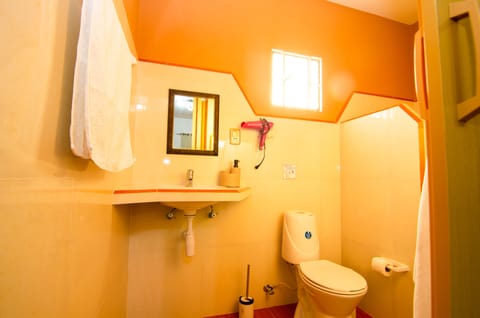 Romantic Double or Twin Room, 1 Bedroom, Mountain View, Annex Building | Bathroom | Shower, rainfall showerhead, free toiletries, hair dryer