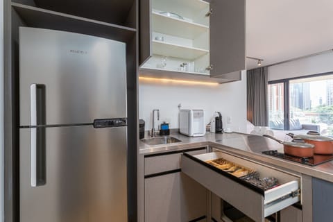 Basic Studio | Private kitchen | Fridge, microwave, stovetop, espresso maker