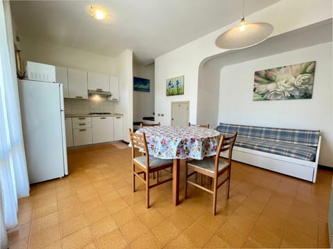 Villa, 2 Bedrooms, Balcony, Garden View | Dining room