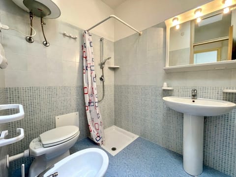 Villa, 2 Bedrooms, Balcony, Garden View | Bathroom amenities