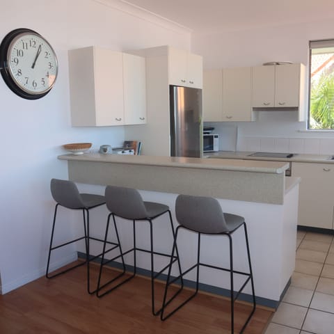 Apartment, 2 Bedrooms, Ocean View | Private kitchen | Full-size fridge, microwave, oven, stovetop