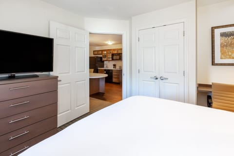 Suite, 1 Bedroom | Desk, blackout drapes, soundproofing, iron/ironing board