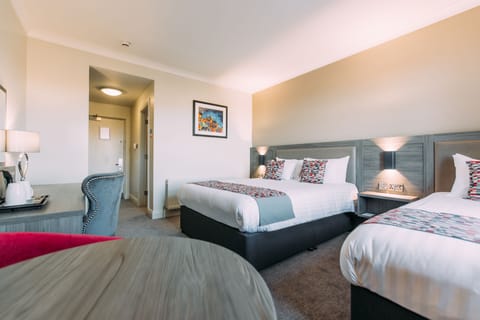 Desk, soundproofing, iron/ironing board, free WiFi