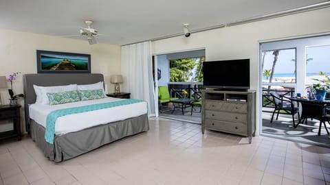 Junior Suite, Ocean View | In-room safe, individually decorated, individually furnished