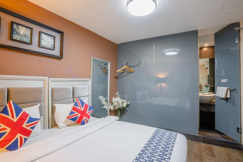 Superior King | Desk, iron/ironing board, free WiFi, bed sheets