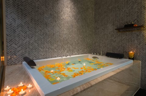 Private spa tub