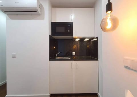 Studio, 1 Bedroom, Terrace | Private kitchen | Microwave