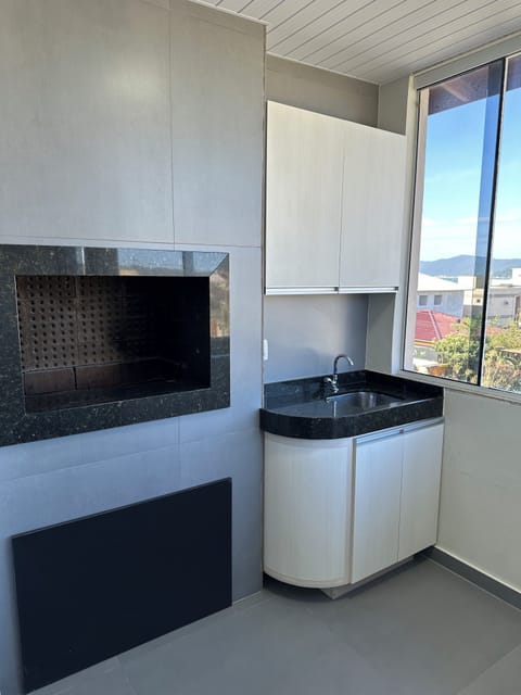 Luxury Studio Suite, 1 Bedroom, Ensuite | Private kitchen | Fridge, microwave, toaster oven, cookware/dishes/utensils