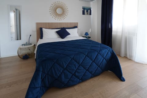 Deluxe Double or Twin Room | Minibar, in-room safe, individually decorated, individually furnished