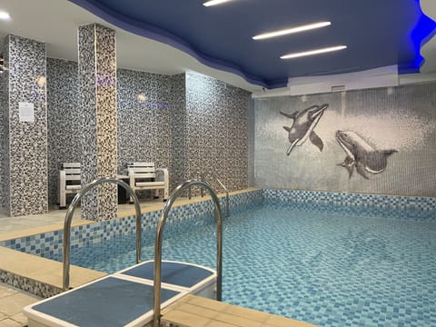 Indoor pool, lifeguards on site